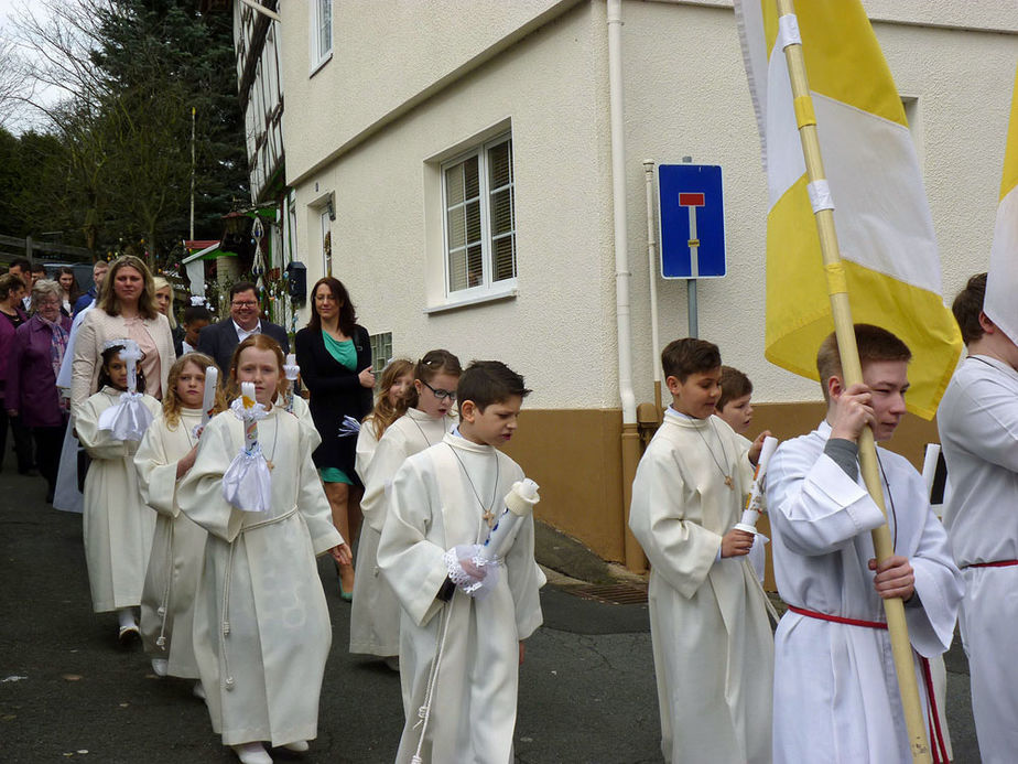 1. Heilige Kommunion in St. Crescentius (Foto: Karl-Franz Thiede)